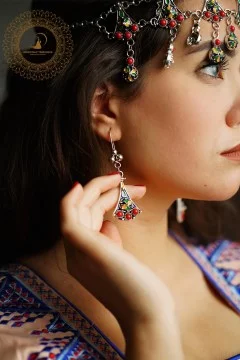 Frontal jewel + "free earring"