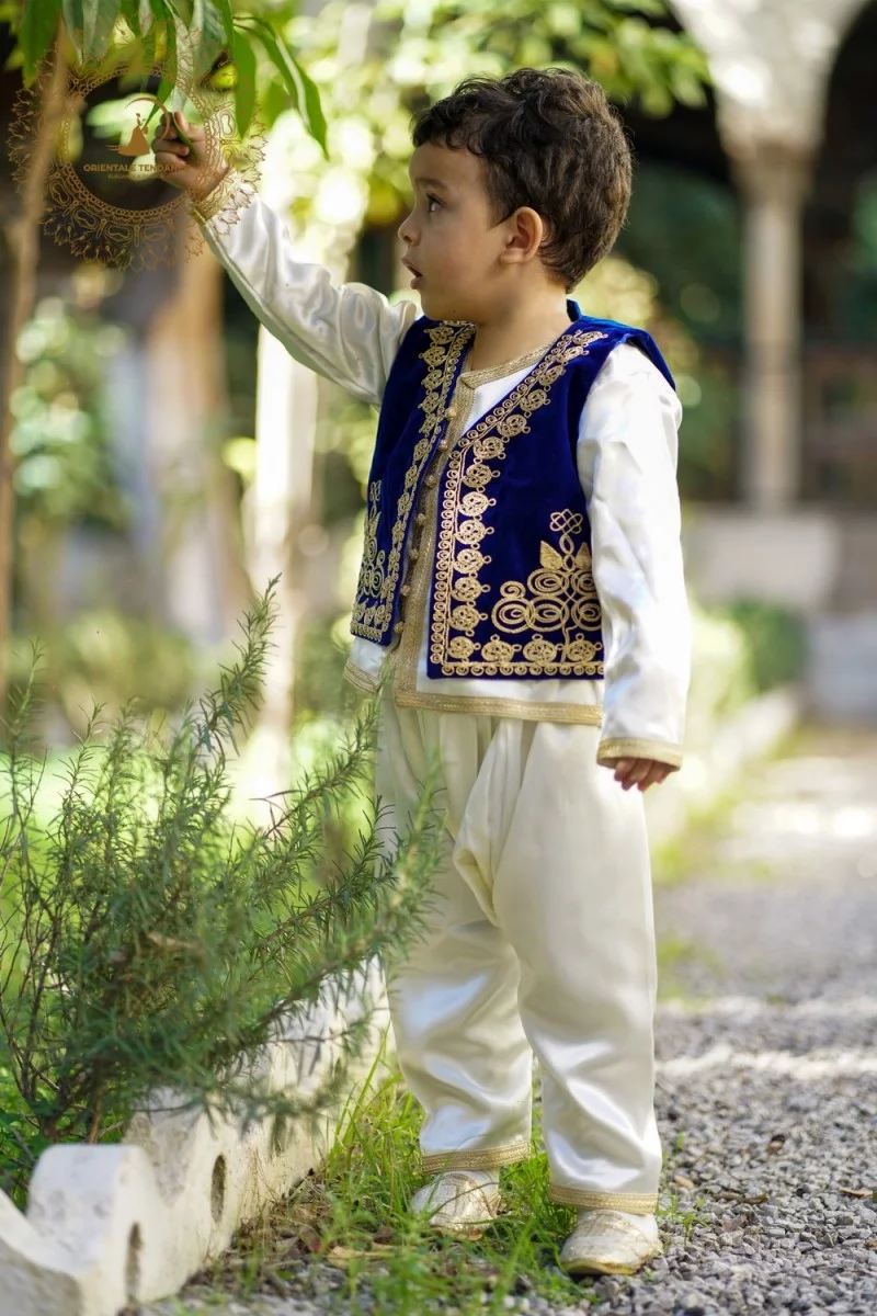 Yousef traditional outfit - orientaletendance