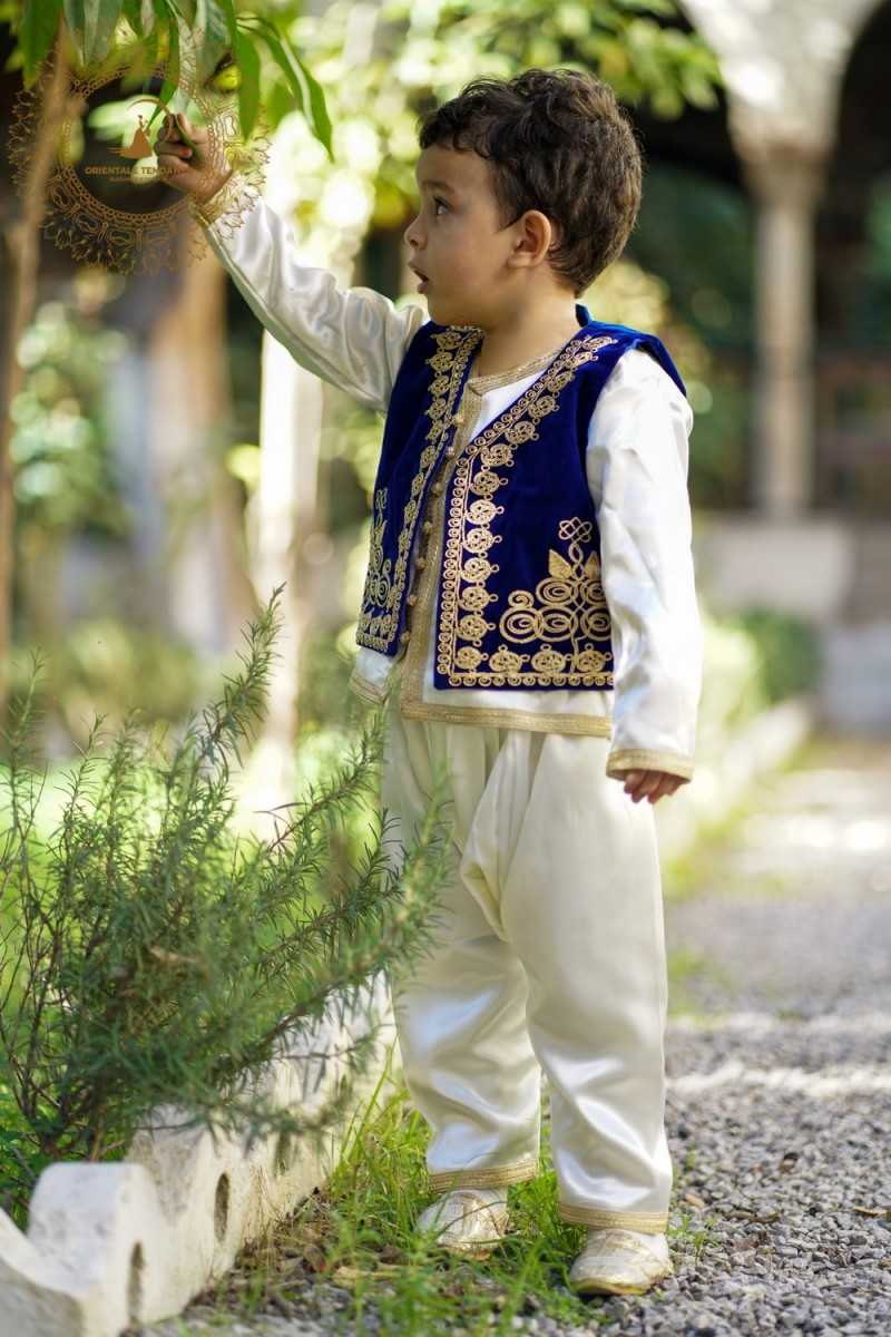 Yousef traditional outfit