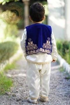 Yousef traditional outfit - orientaletendance