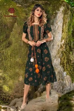 Robe kabyle Nourhene collection 2025 disponible en stock,