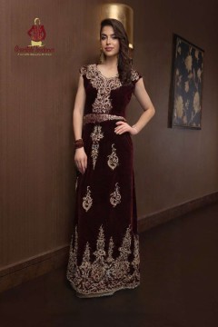 Vente en ligne de robe traditionnelle Algérienne en velours. collection 2025