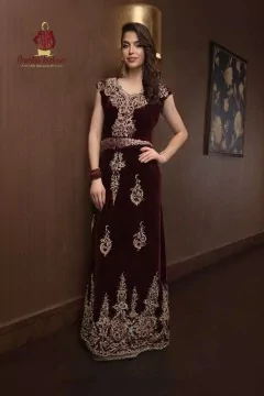Vente en ligne de robe traditionnelle Algérienne en velours. collection 2025