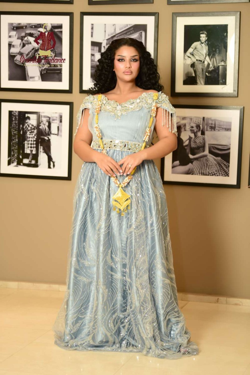 Blouza Maya traditionnelle tendance en satin, pour mariée.