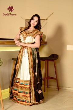Robe Kabyle de cérémonie Mezyana en satin et foulard Robe Kabyle de cérémonie Mezyana en satin et foulard