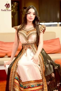 Robe Kabyle de cérémonie Mezyana en satin et foulard