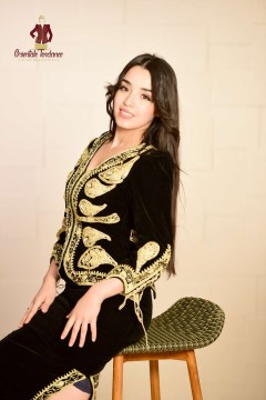 Karakou Algérien de cérémonie pour marié chic et moderne. Karakou Algérien de cérémonie pour marié chic et moderne.