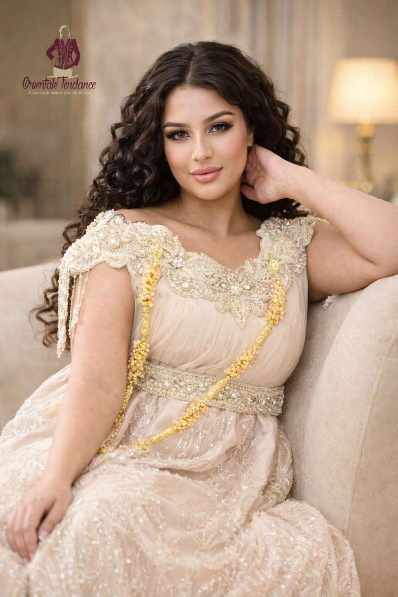 Modern and elegant Lydia Blouza in satin, for brides.