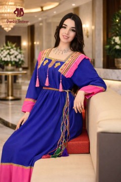 Robe kabyle d'intérieur Tislay moderne en bleu